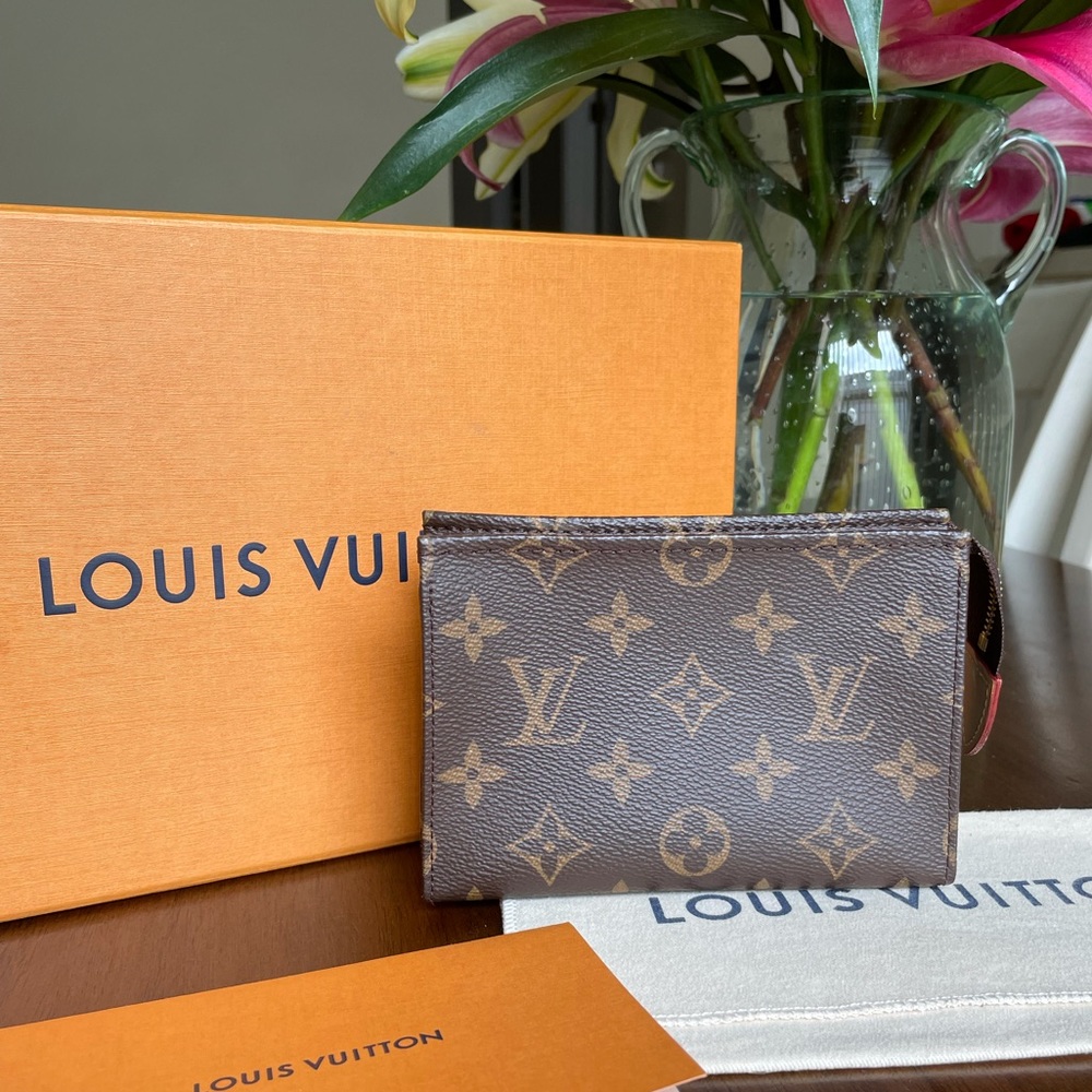 **SOLD**SOLD**SOLD**SOLD**LOUIS VUITTON monogram toiletry 15